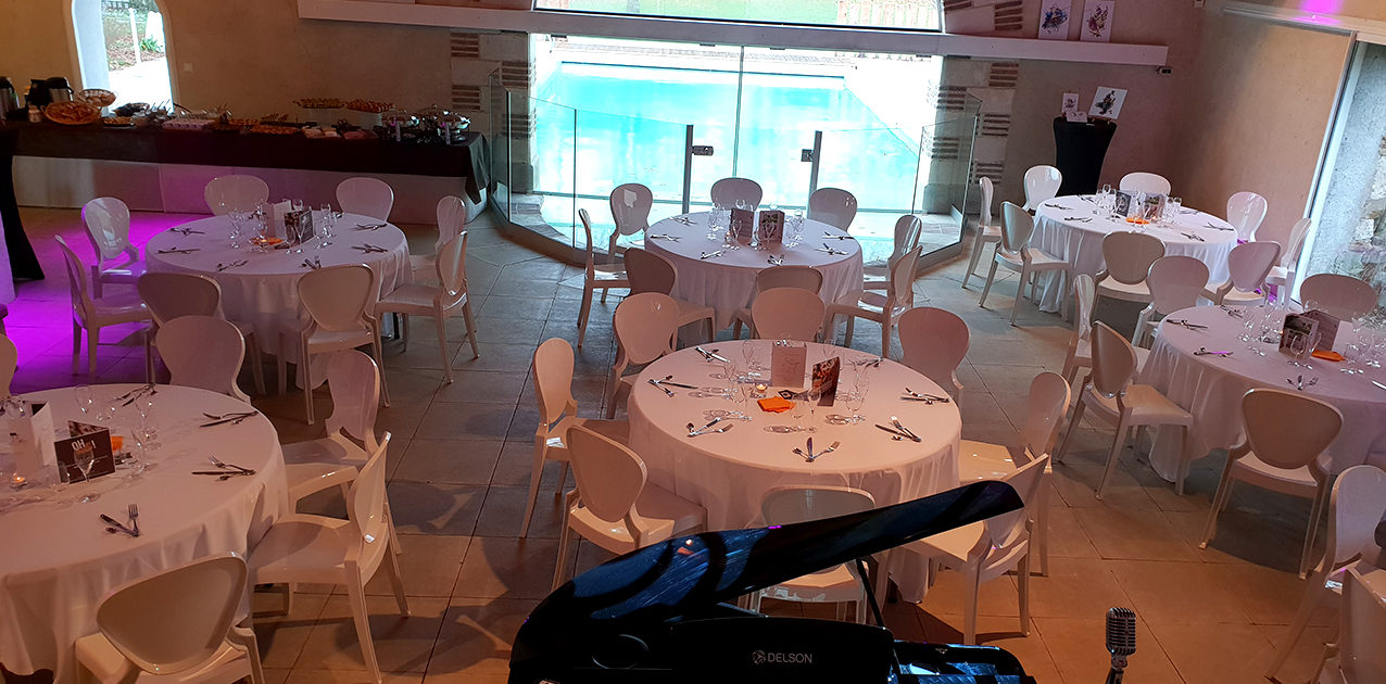 Repas avec ambiance musicale au Château de la Rairie à Pont Saint Martin