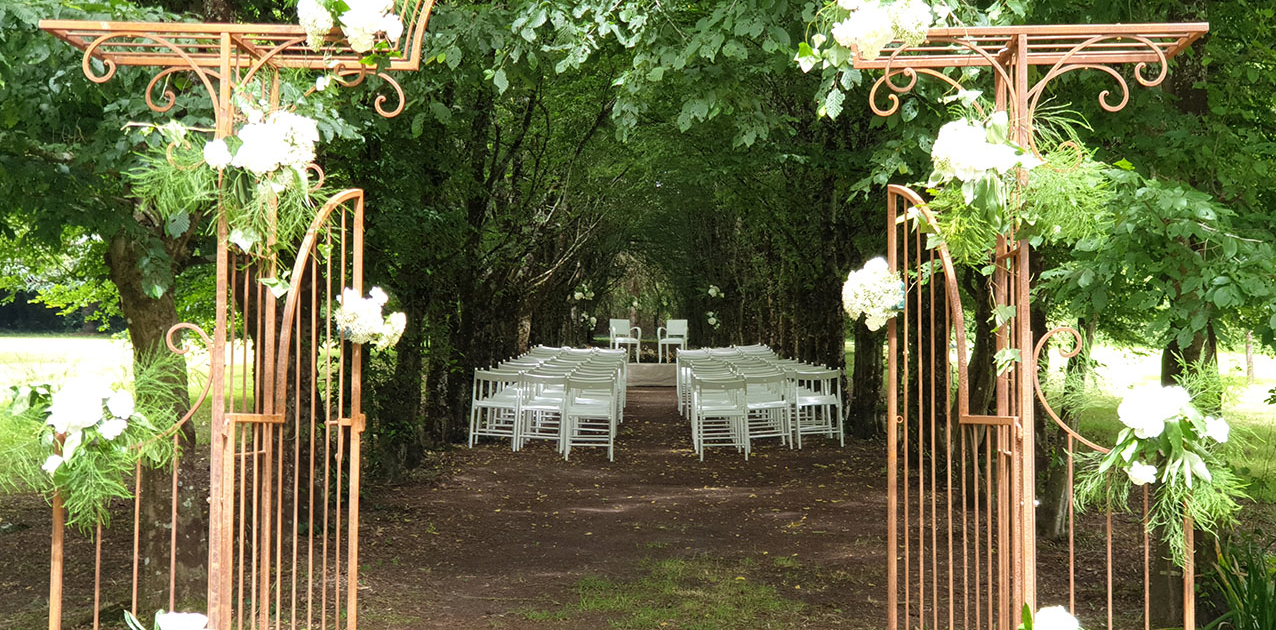 Cérémonie dans l'Allée des Amoureux au Château de la Rairie