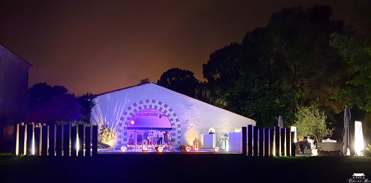 Salle de réception vue de nuit lors de la Soirée Dansante