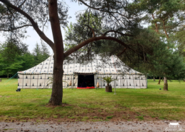 Installation d'une tente Berbère dans le Parc du Château pour une Soirée Orientale