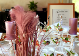 Cocktail déjeuner dans la salle de la piscine