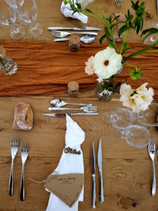 Mariage table en bois brut