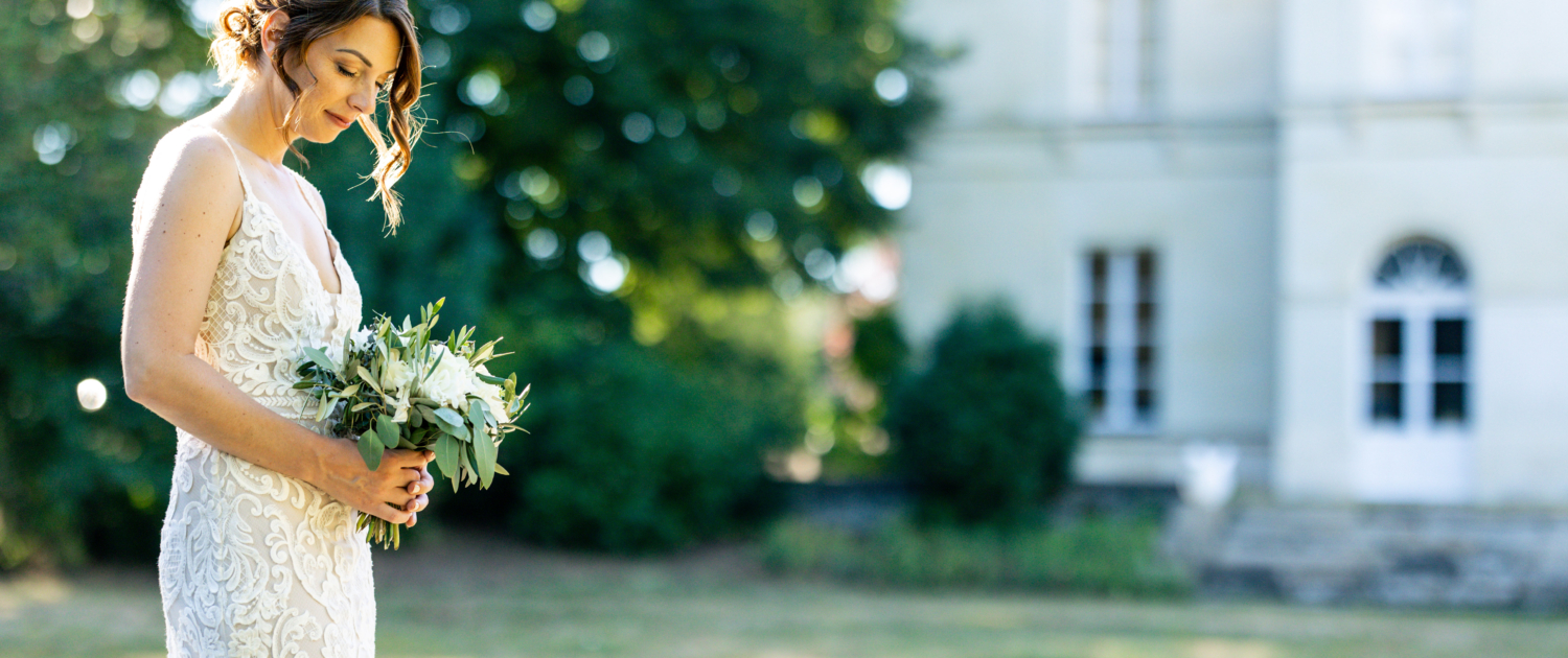 Jolie Cynthia, Mariée devant le Chateau @popzphotographie