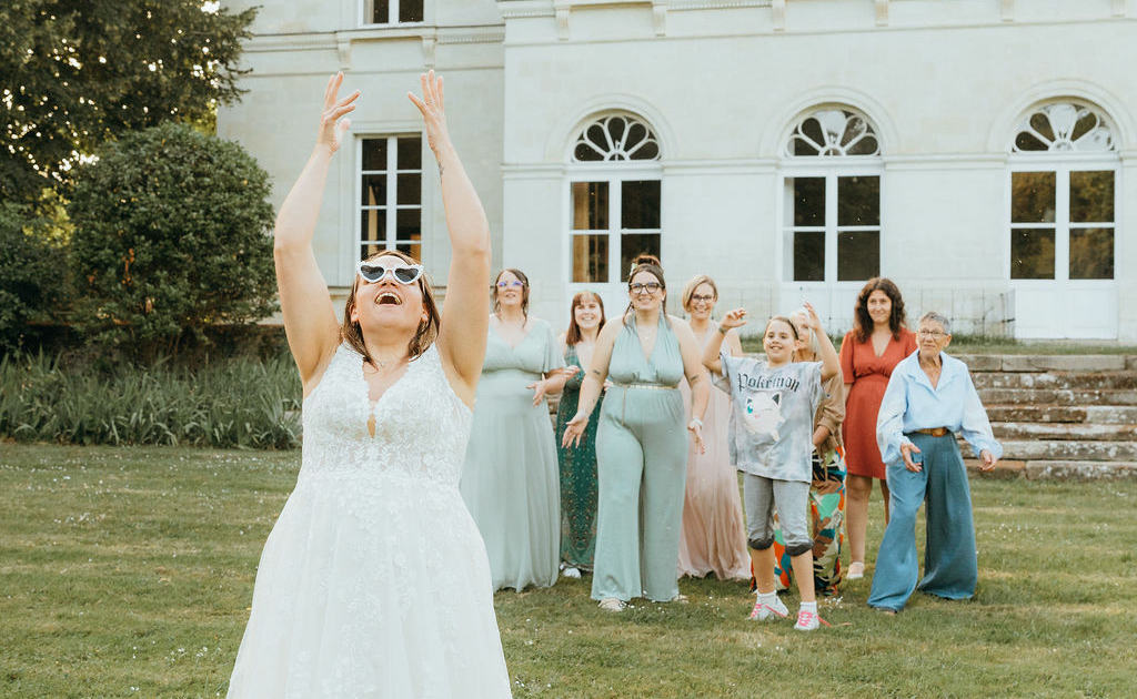 Lancer du bouquet de mariée ©CarolinePierre